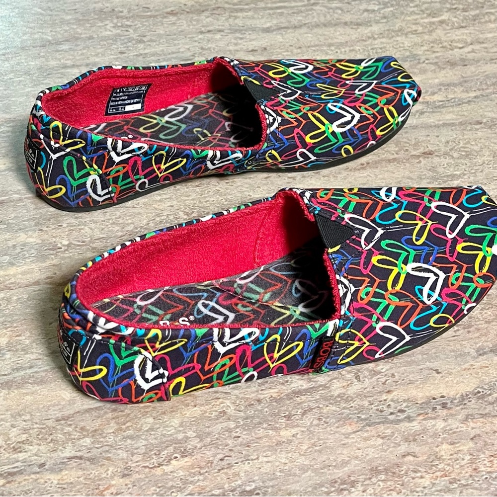 NWOT Bobs X JGoldwyn black slip ons with multicolored hearts - Picture 13 of 15